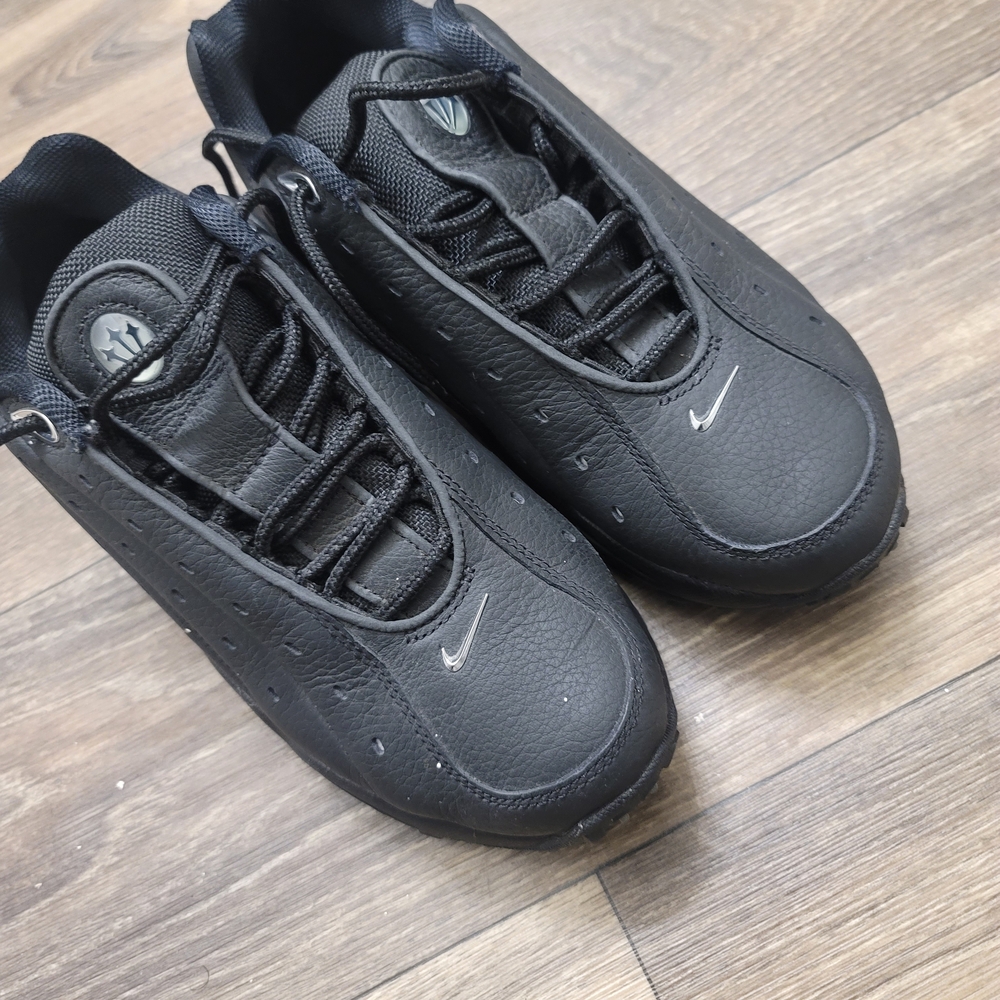 Nike Black Athletic Shoes Sleek Design